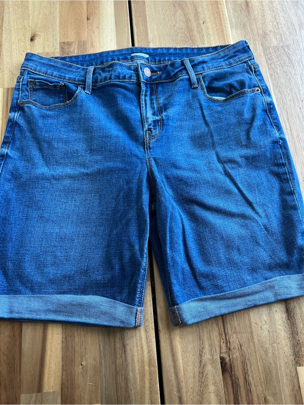 Old Navy Denim Bermuda Shorts Womens Size 12 Blue Mid Rise Stretch Cuffed